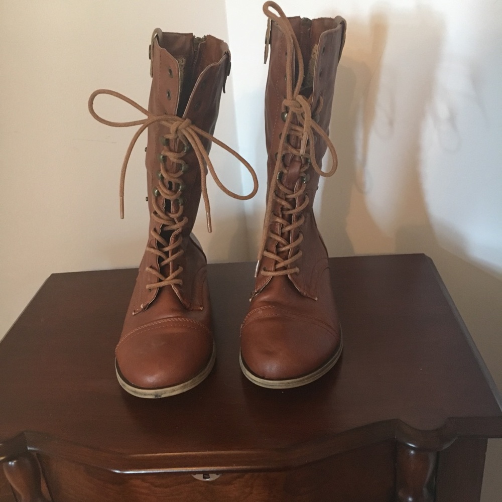 Combat boots
